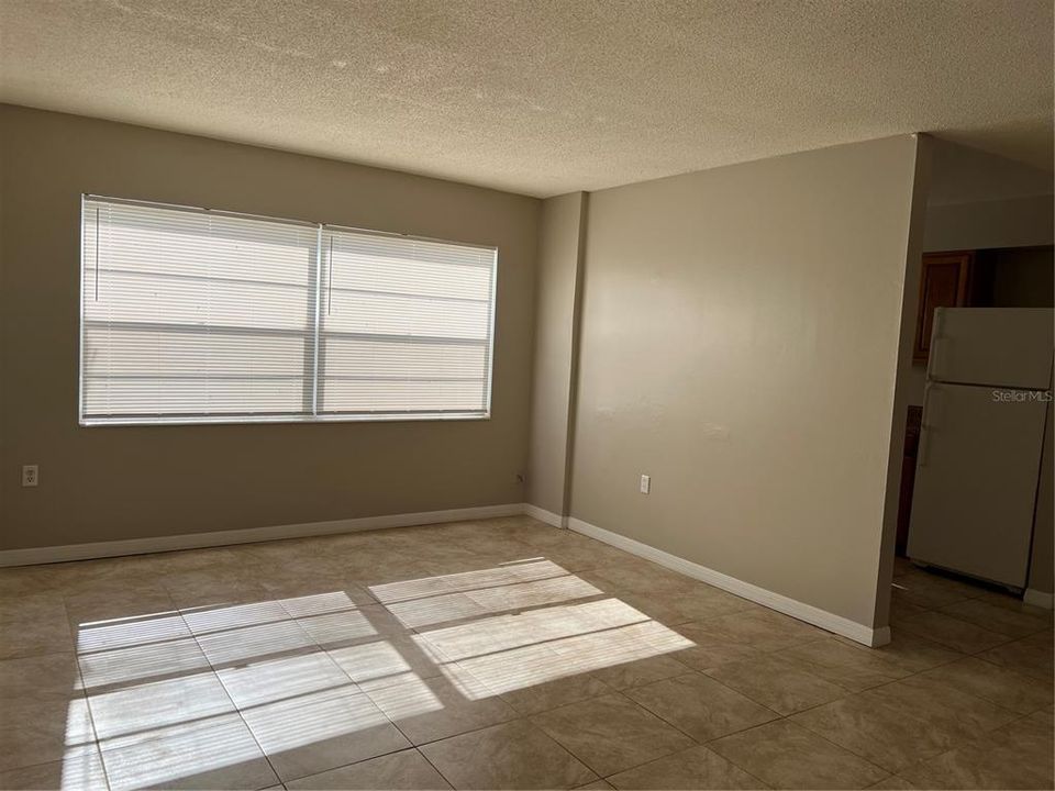 For Rent: $1,150 (1 beds, 1 baths, 450 Square Feet)