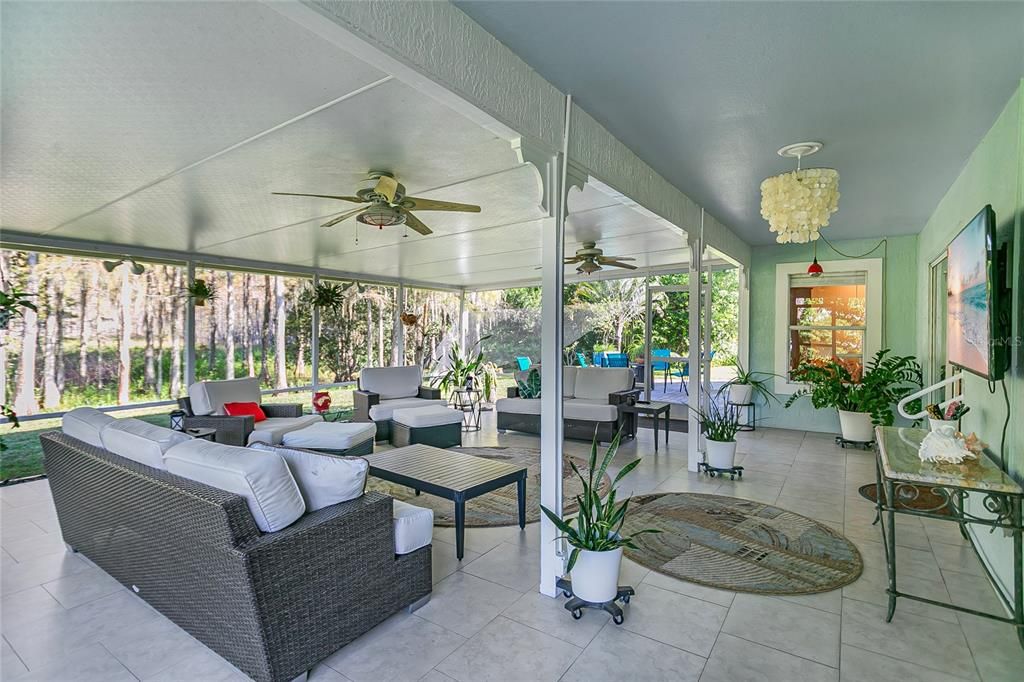 合同活跃: $465,000 (4 贝兹, 2 浴室, 1928 平方英尺)