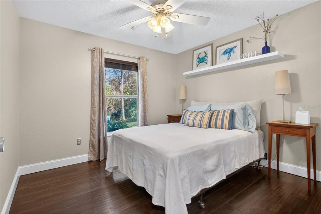 合同活跃: $465,000 (4 贝兹, 2 浴室, 1928 平方英尺)