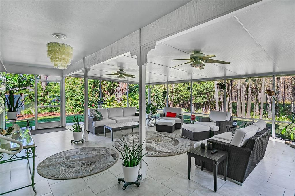 合同活跃: $465,000 (4 贝兹, 2 浴室, 1928 平方英尺)