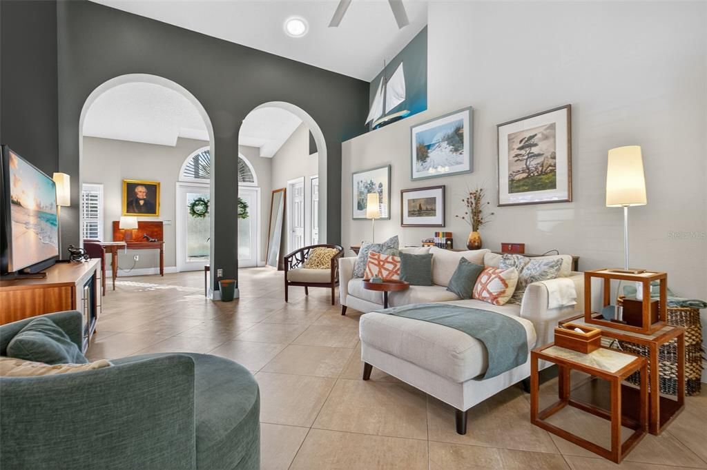 合同活跃: $465,000 (4 贝兹, 2 浴室, 1928 平方英尺)