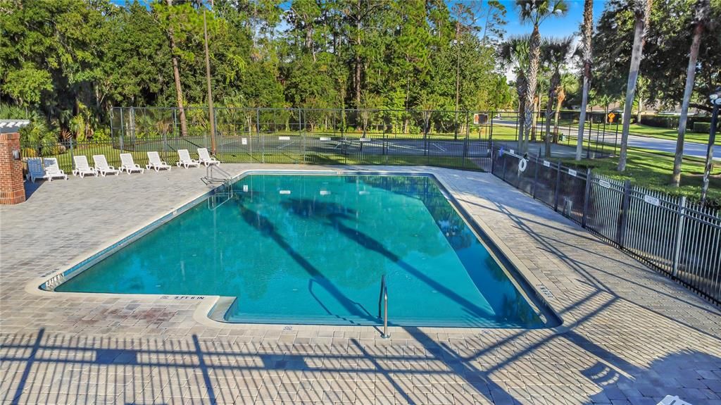 合同活跃: $465,000 (4 贝兹, 2 浴室, 1928 平方英尺)