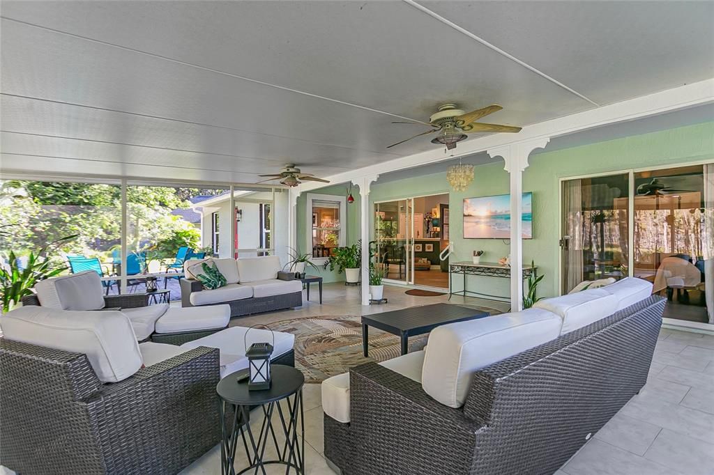 合同活跃: $465,000 (4 贝兹, 2 浴室, 1928 平方英尺)