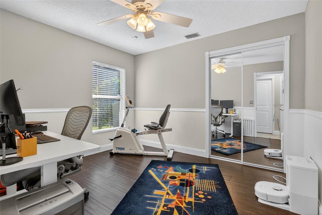 合同活跃: $465,000 (4 贝兹, 2 浴室, 1928 平方英尺)