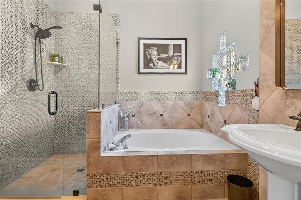 合同活跃: $465,000 (4 贝兹, 2 浴室, 1928 平方英尺)