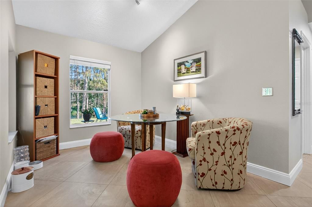 合同活跃: $465,000 (4 贝兹, 2 浴室, 1928 平方英尺)