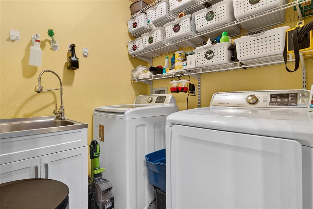 合同活跃: $465,000 (4 贝兹, 2 浴室, 1928 平方英尺)