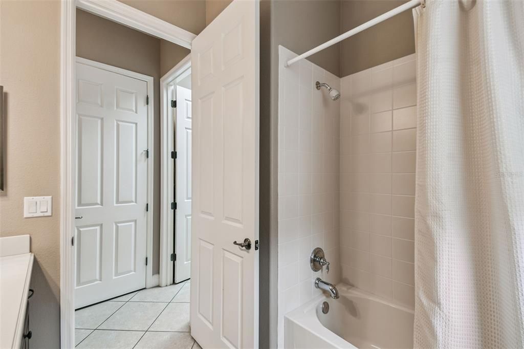 На продажу: $429,000 (2 спален, 2 ванн, 2379 Квадратных фут)