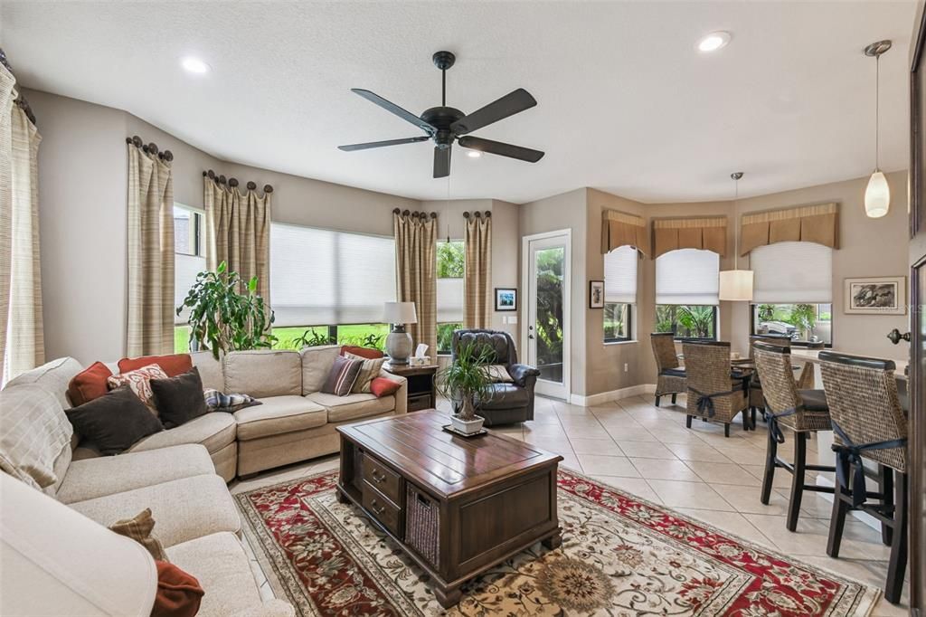 На продажу: $429,000 (2 спален, 2 ванн, 2379 Квадратных фут)