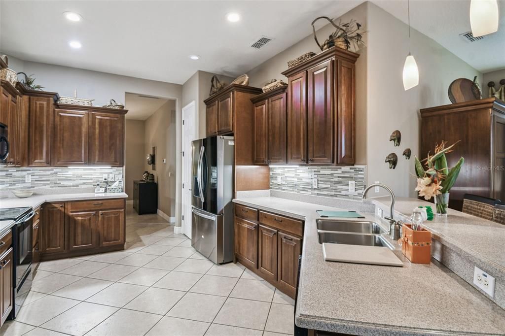 На продажу: $429,000 (2 спален, 2 ванн, 2379 Квадратных фут)