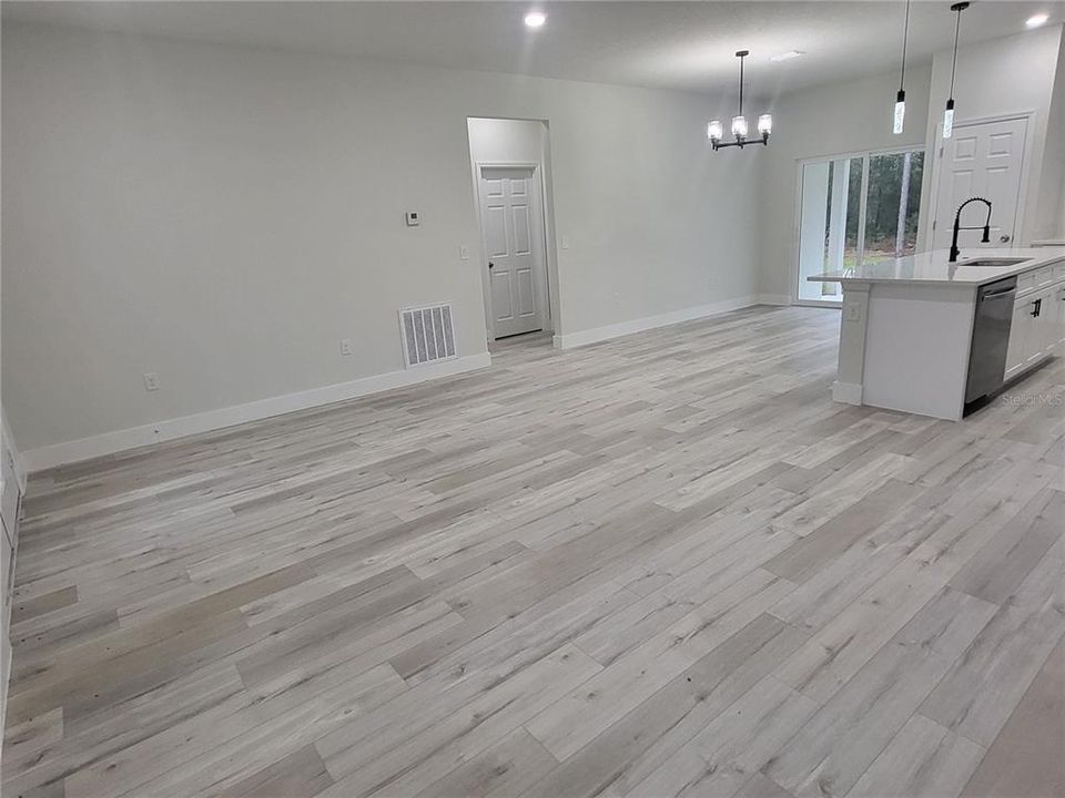For Rent: $1,725 (3 beds, 2 baths, 1529 Square Feet)