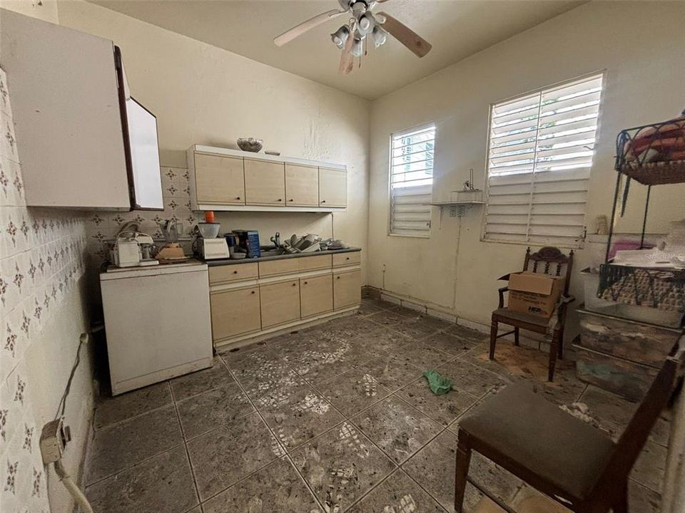 На продажу: $110,000 (1 спален, 1 ванн, 403 Квадратных фут)