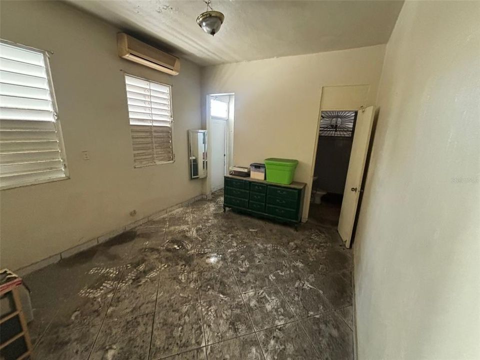 На продажу: $110,000 (1 спален, 1 ванн, 403 Квадратных фут)