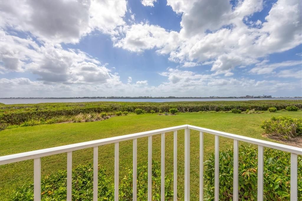 For Sale: $409,000 (2 beds, 2 baths, 1334 Square Feet)