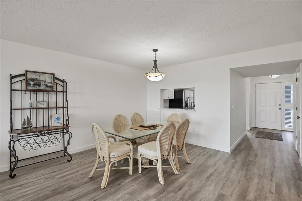 For Sale: $409,000 (2 beds, 2 baths, 1334 Square Feet)