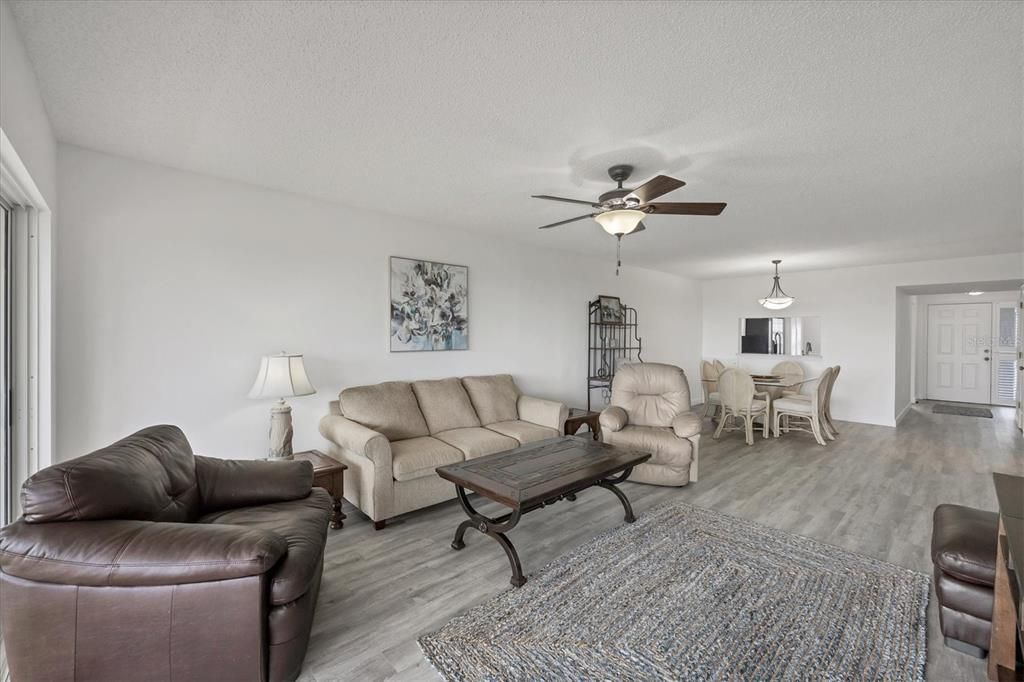 For Sale: $409,000 (2 beds, 2 baths, 1334 Square Feet)