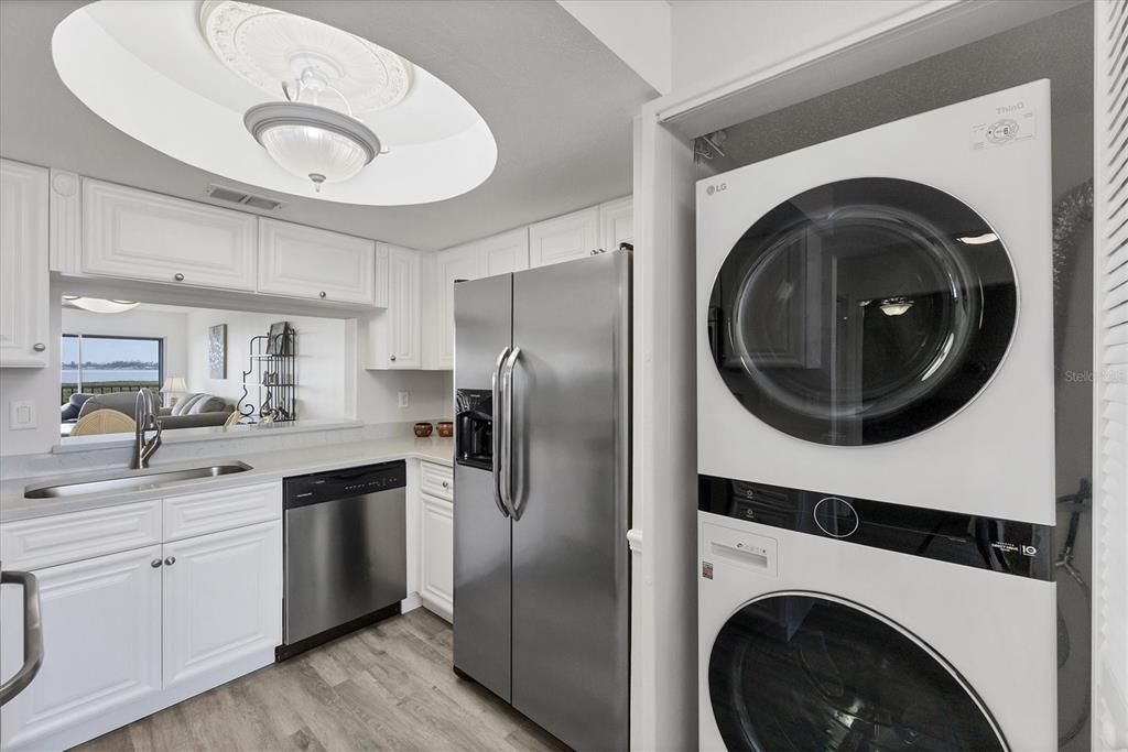 For Sale: $409,000 (2 beds, 2 baths, 1334 Square Feet)