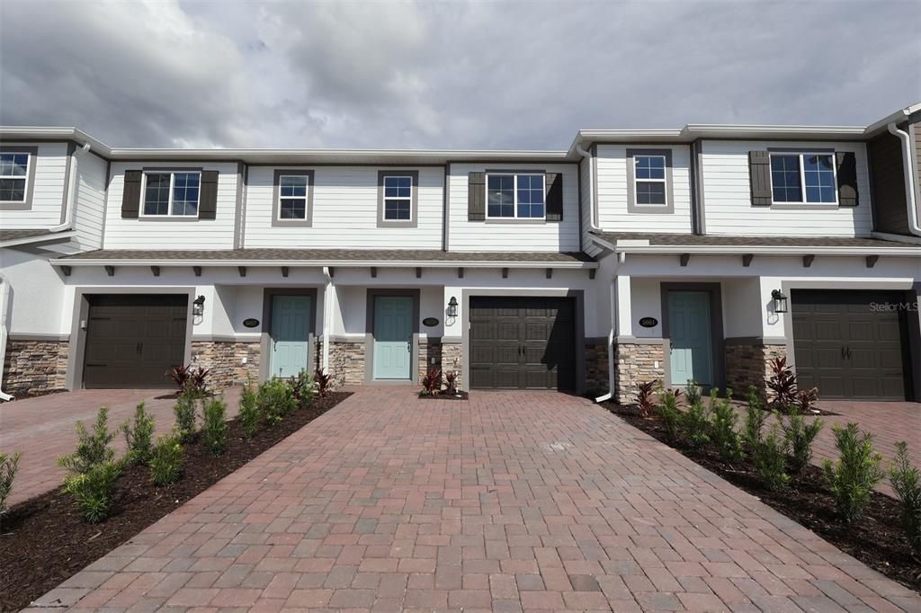 Activo con contrato: $316,990 (3 camas, 2 baños, 1379 Pies cuadrados)