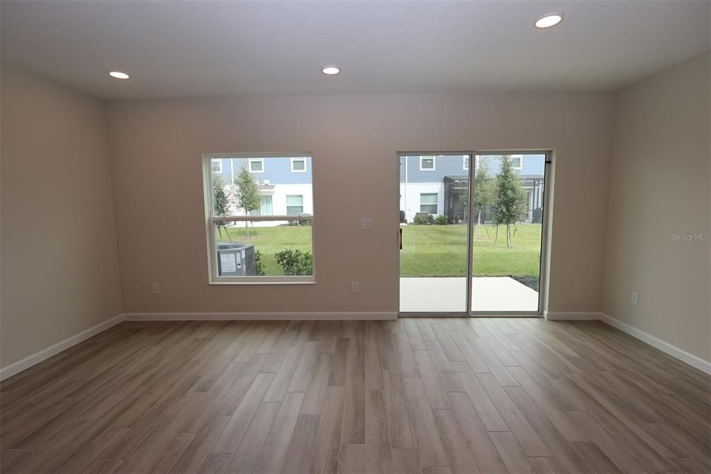 Activo con contrato: $316,990 (3 camas, 2 baños, 1379 Pies cuadrados)