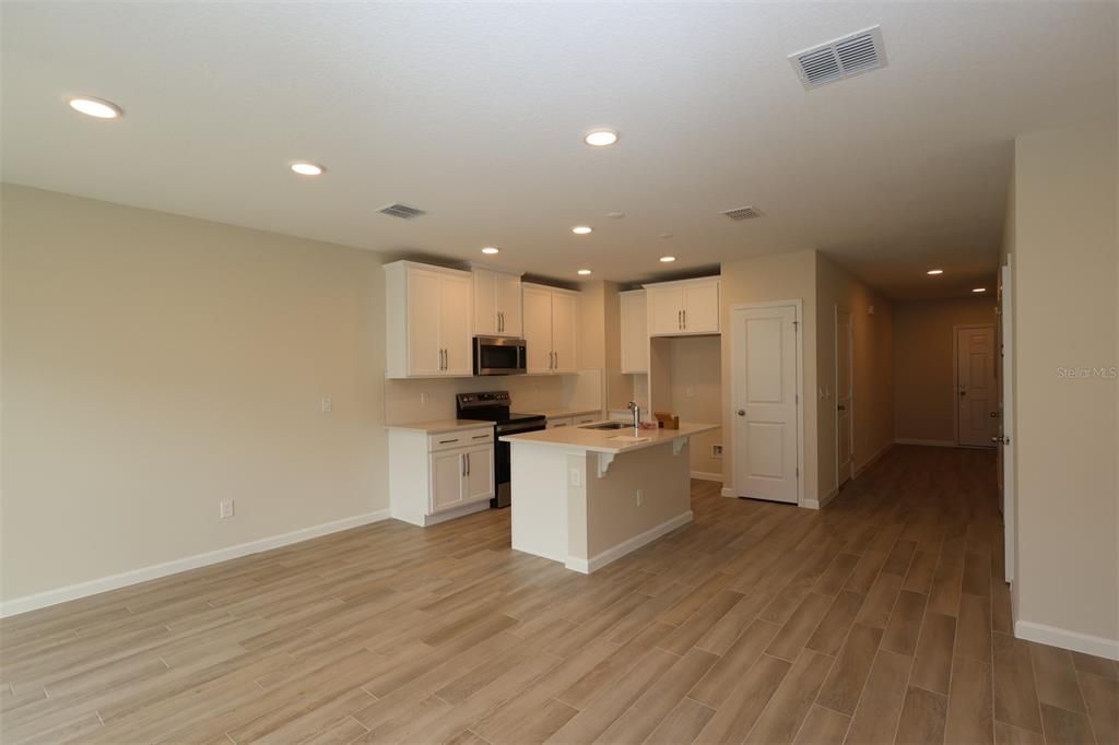 Activo con contrato: $316,990 (3 camas, 2 baños, 1379 Pies cuadrados)