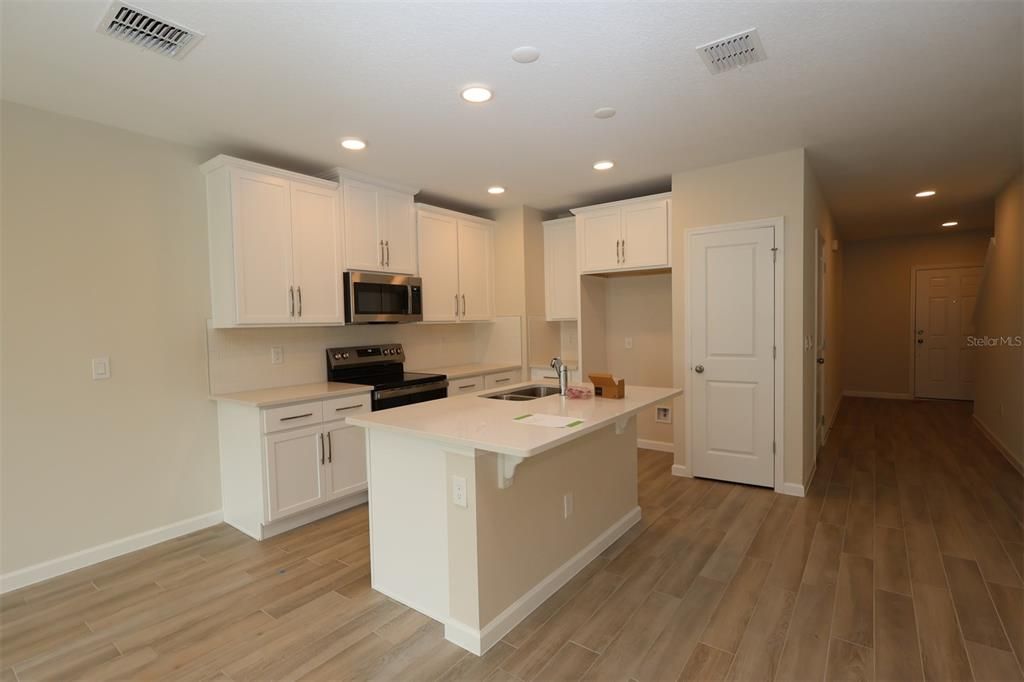 Activo con contrato: $316,990 (3 camas, 2 baños, 1379 Pies cuadrados)