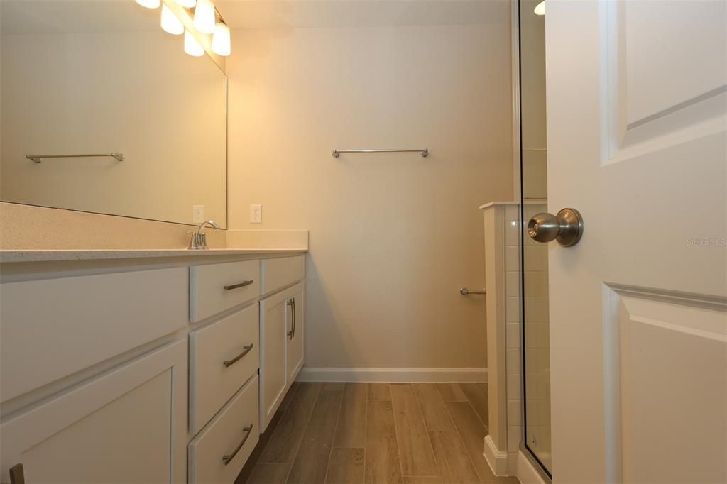 Activo con contrato: $316,990 (3 camas, 2 baños, 1379 Pies cuadrados)