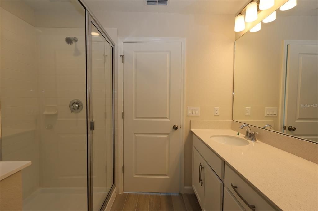 Activo con contrato: $316,990 (3 camas, 2 baños, 1379 Pies cuadrados)