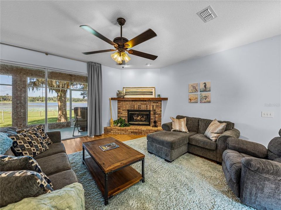 待售: $449,900 (2 贝兹, 2 浴室, 1540 平方英尺)