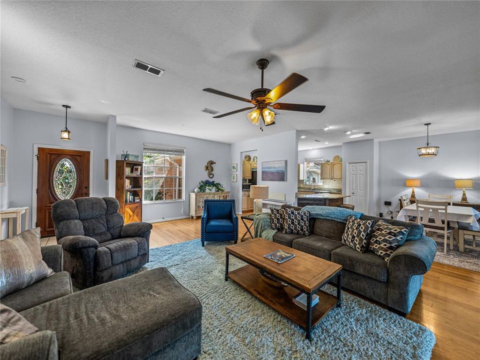 待售: $449,900 (2 贝兹, 2 浴室, 1540 平方英尺)