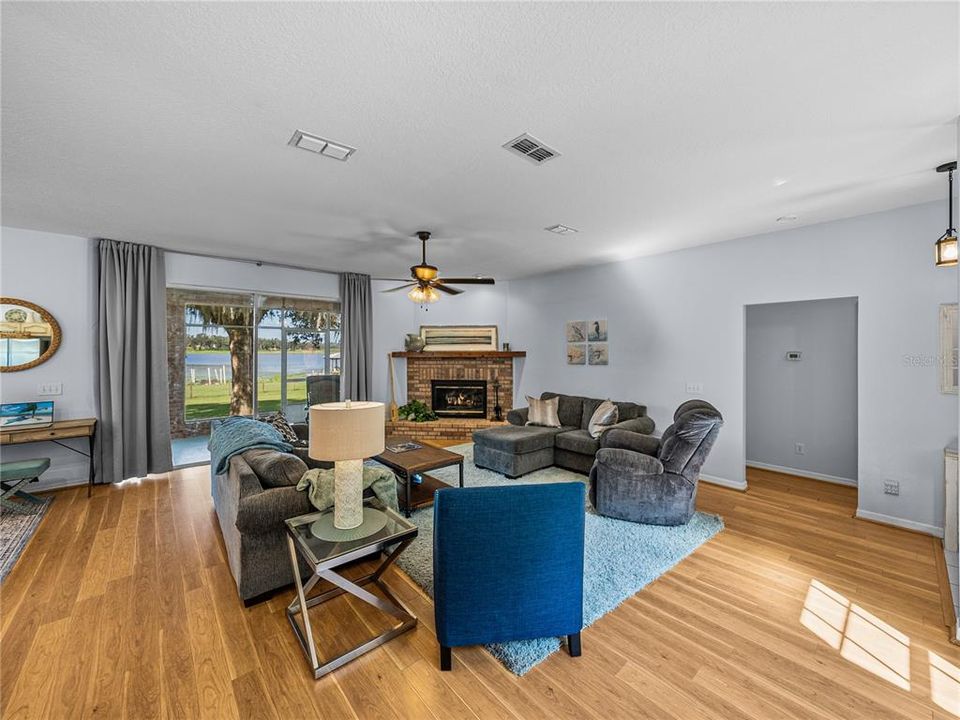 待售: $449,900 (2 贝兹, 2 浴室, 1540 平方英尺)