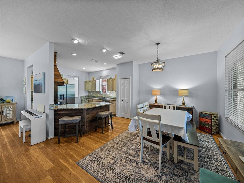 待售: $449,900 (2 贝兹, 2 浴室, 1540 平方英尺)