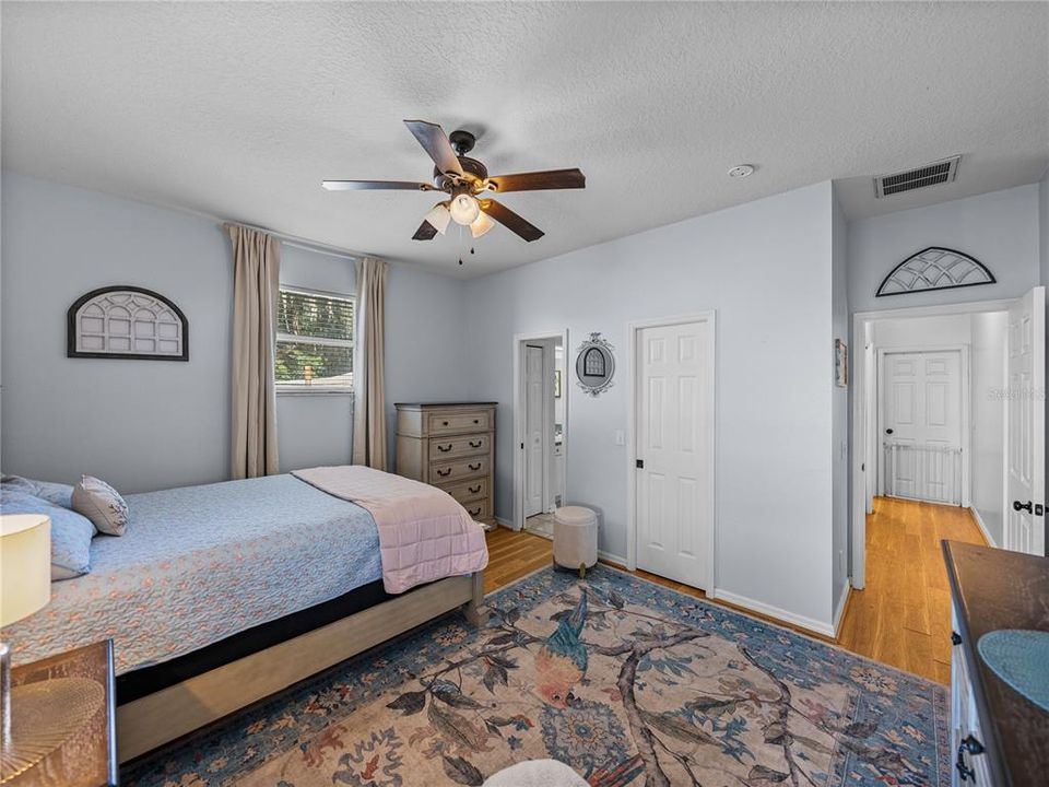 待售: $449,900 (2 贝兹, 2 浴室, 1540 平方英尺)