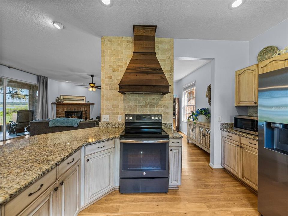 待售: $449,900 (2 贝兹, 2 浴室, 1540 平方英尺)