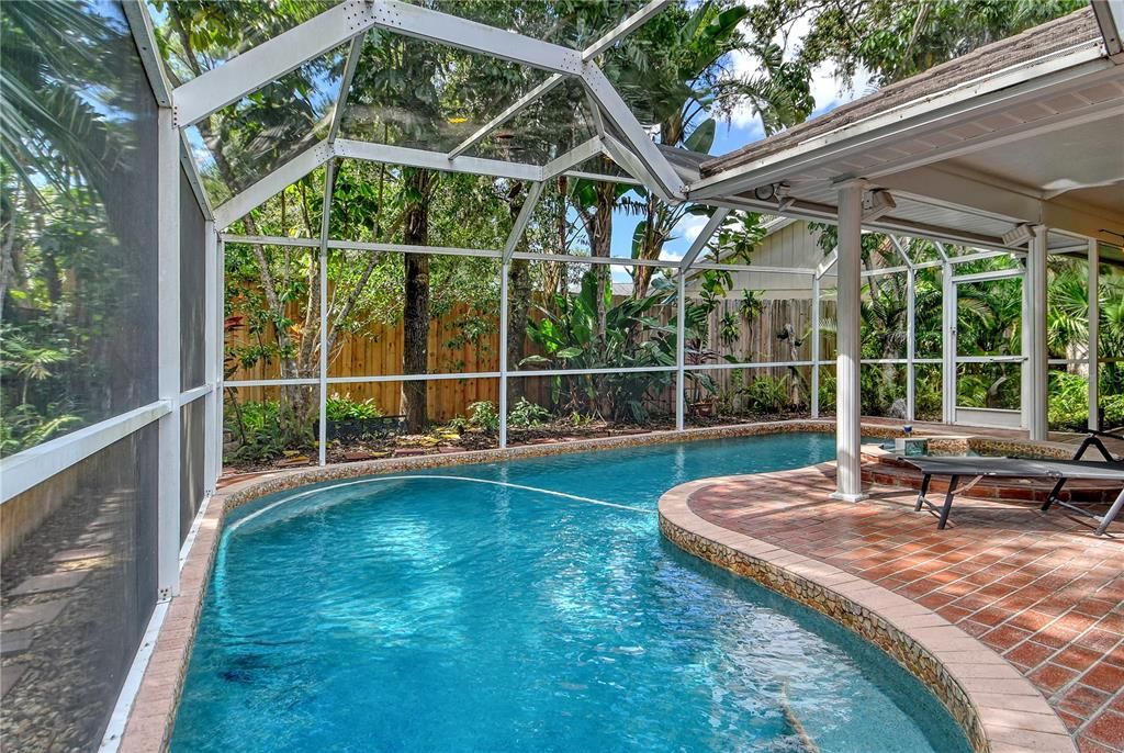 Activo con contrato: $598,000 (3 camas, 2 baños, 2178 Pies cuadrados)