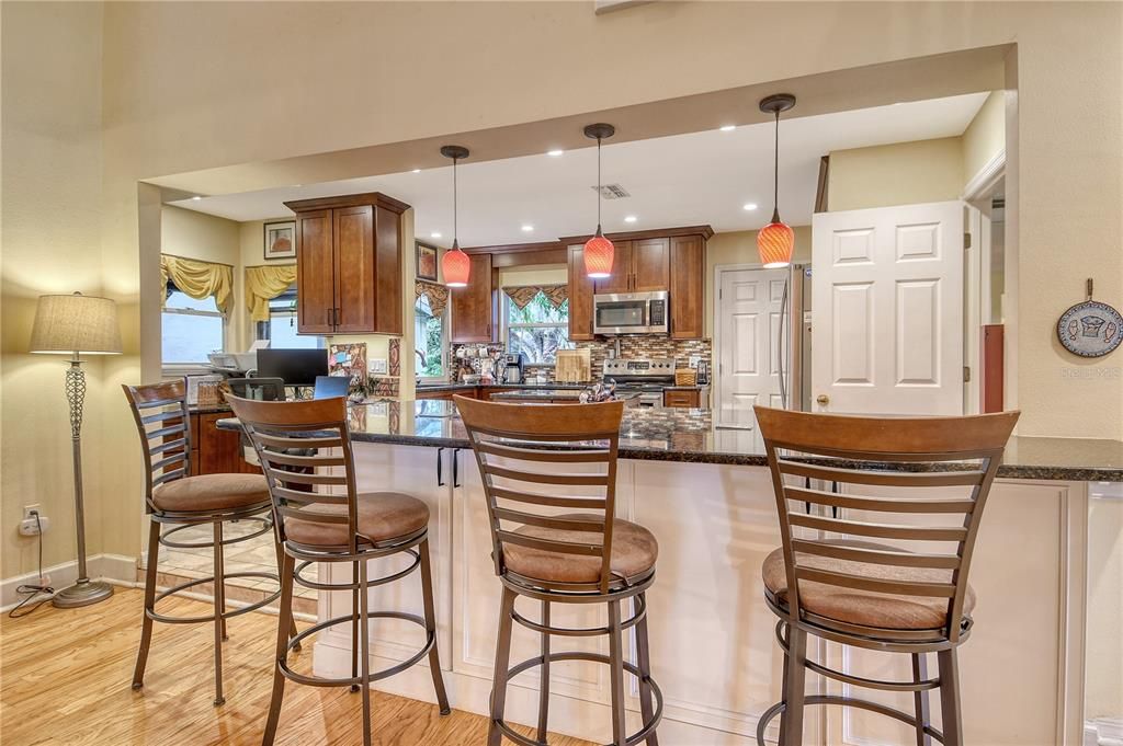 Activo con contrato: $598,000 (3 camas, 2 baños, 2178 Pies cuadrados)