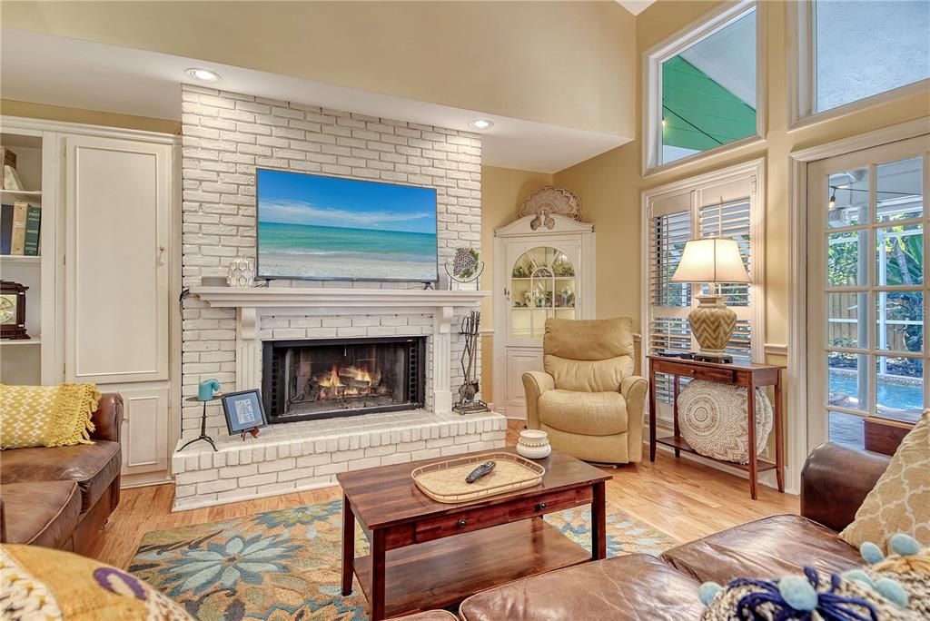 Activo con contrato: $598,000 (3 camas, 2 baños, 2178 Pies cuadrados)