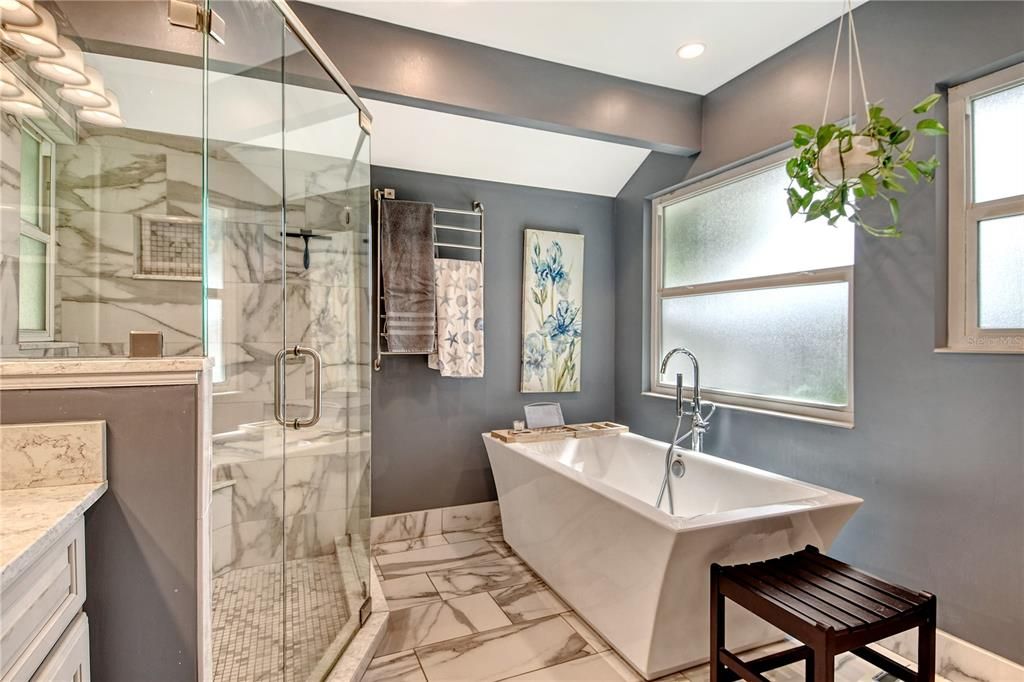 Activo con contrato: $598,000 (3 camas, 2 baños, 2178 Pies cuadrados)