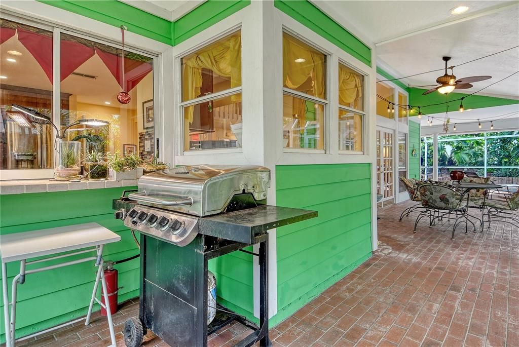 Activo con contrato: $598,000 (3 camas, 2 baños, 2178 Pies cuadrados)