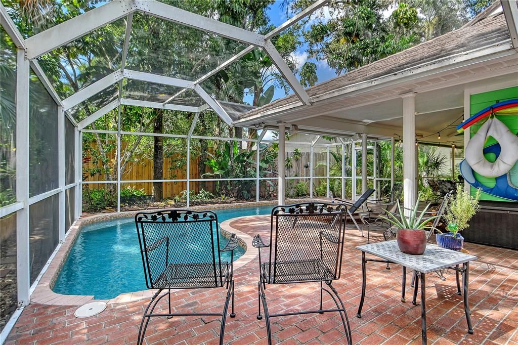 Activo con contrato: $598,000 (3 camas, 2 baños, 2178 Pies cuadrados)