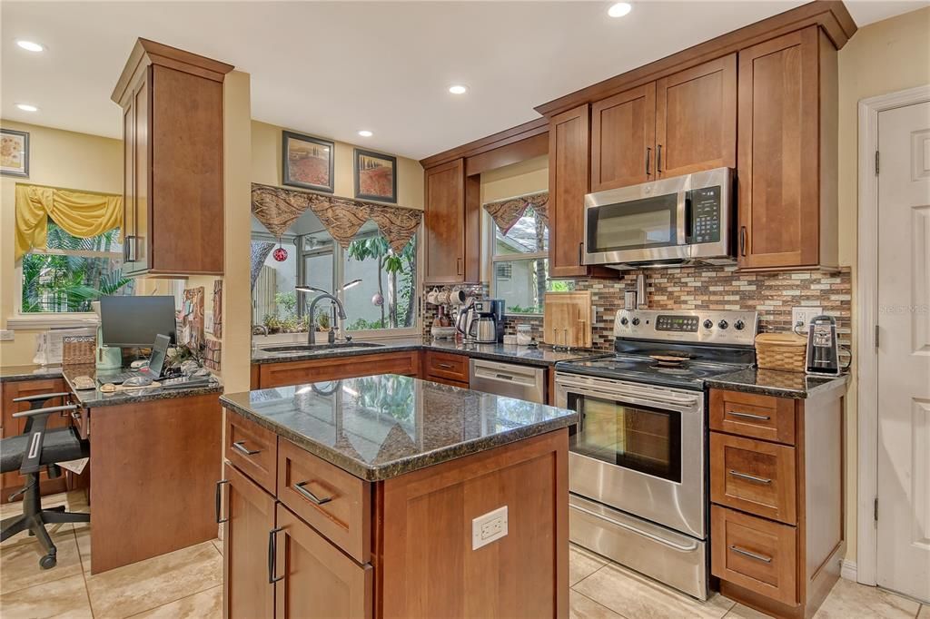 Activo con contrato: $598,000 (3 camas, 2 baños, 2178 Pies cuadrados)