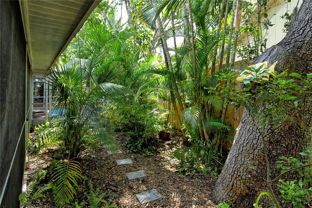 Activo con contrato: $598,000 (3 camas, 2 baños, 2178 Pies cuadrados)