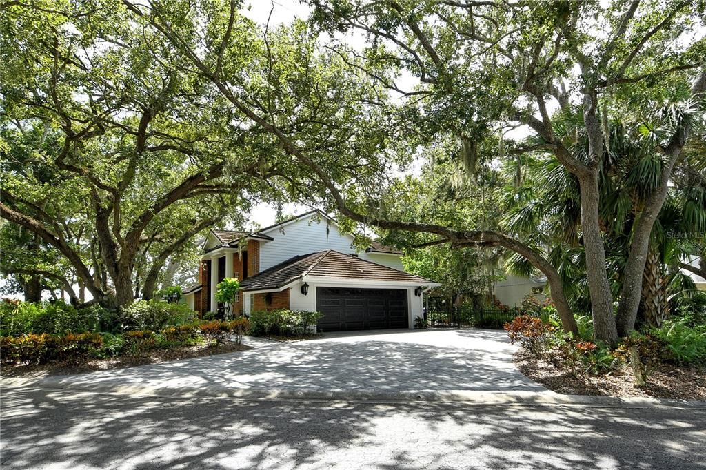 Activo con contrato: $598,000 (3 camas, 2 baños, 2178 Pies cuadrados)