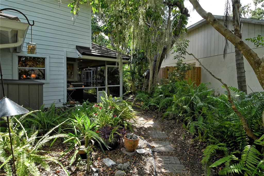 Activo con contrato: $598,000 (3 camas, 2 baños, 2178 Pies cuadrados)