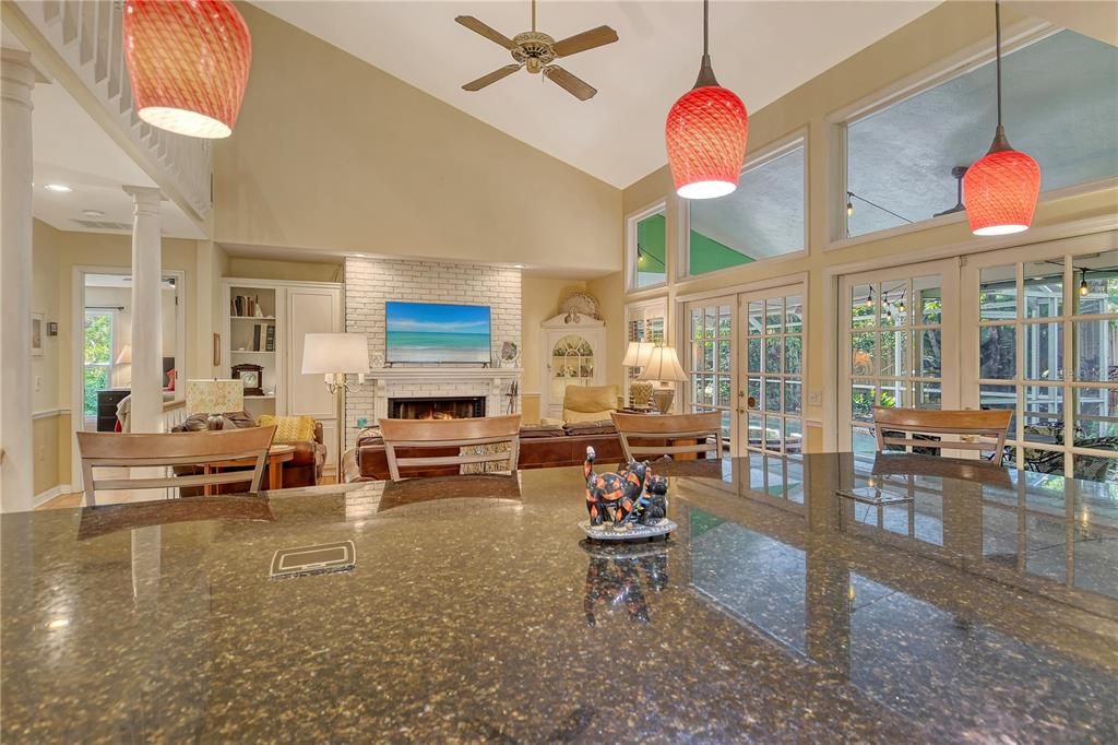 Activo con contrato: $598,000 (3 camas, 2 baños, 2178 Pies cuadrados)