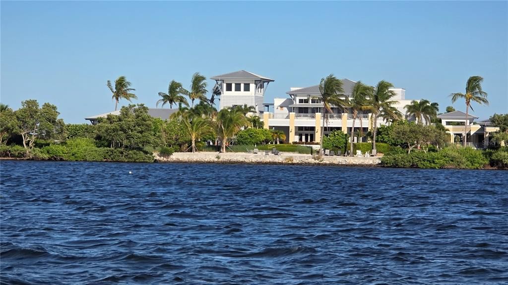 For Sale: $1,399,000 (3 beds, 3 baths, 2962 Square Feet)