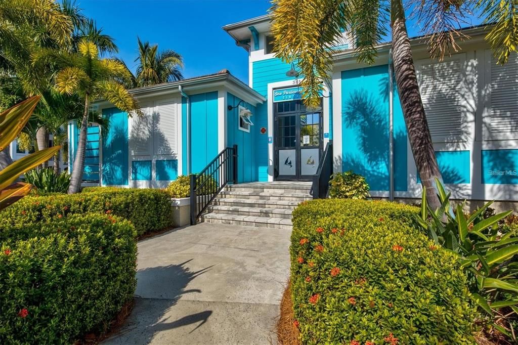 For Sale: $1,399,000 (3 beds, 3 baths, 2962 Square Feet)