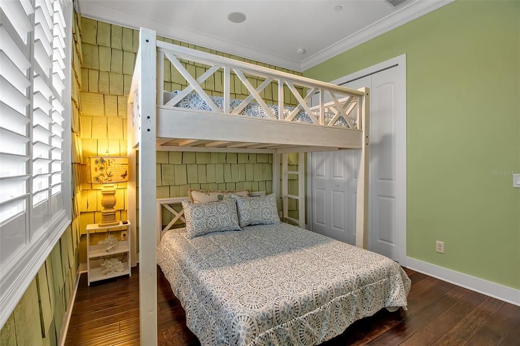 For Sale: $1,399,000 (3 beds, 3 baths, 2962 Square Feet)