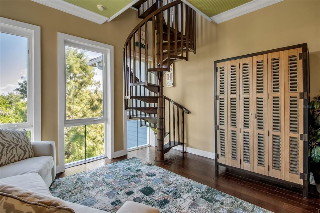 For Sale: $1,399,000 (3 beds, 3 baths, 2962 Square Feet)