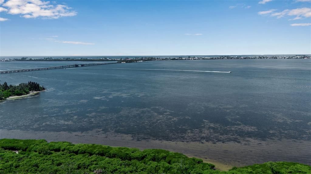 For Sale: $1,399,000 (3 beds, 3 baths, 2962 Square Feet)