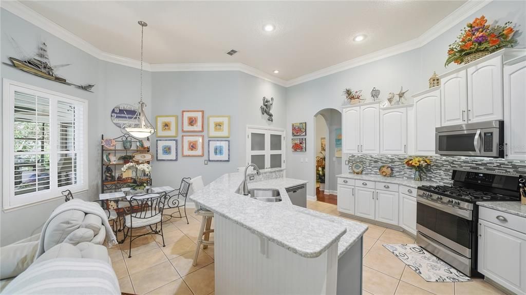 待售: $1,050,000 (5 贝兹, 3 浴室, 2760 平方英尺)